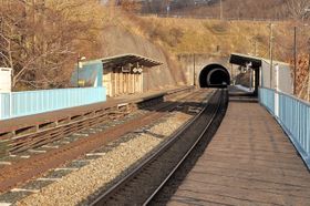 崎守駅と第1崎守トンネル